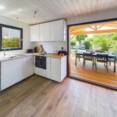 Holiday home Maison Neuve En Bois Proche Plage, Gare, Commerces